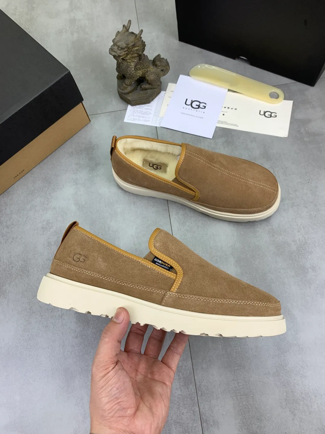Men's men's shoes 💰P580 [New style] hot style 💰 versatile casual slip-on fur shoes 🆘 "Real Wool" [UGG] 👉 hot style men's shoes official website synchronization 🔰 quality [proud] is not comparable to the imitations in the general market 🌀 The upper is imported Italian frosted calfskin, and the lining: foot pad 🅰️ grade 🐑 real wool 👻 Only Grade A can show the effect The hand feels smooth and delicate 🔱The shoe shape is grand, only the factory can achieve it 🎄The perfect toughness of the original outsole 👻⬛️ can allow customers to bid farewell to one-time consumption. Real wool lining, super warm. Available in black or brown. Size: 39-44